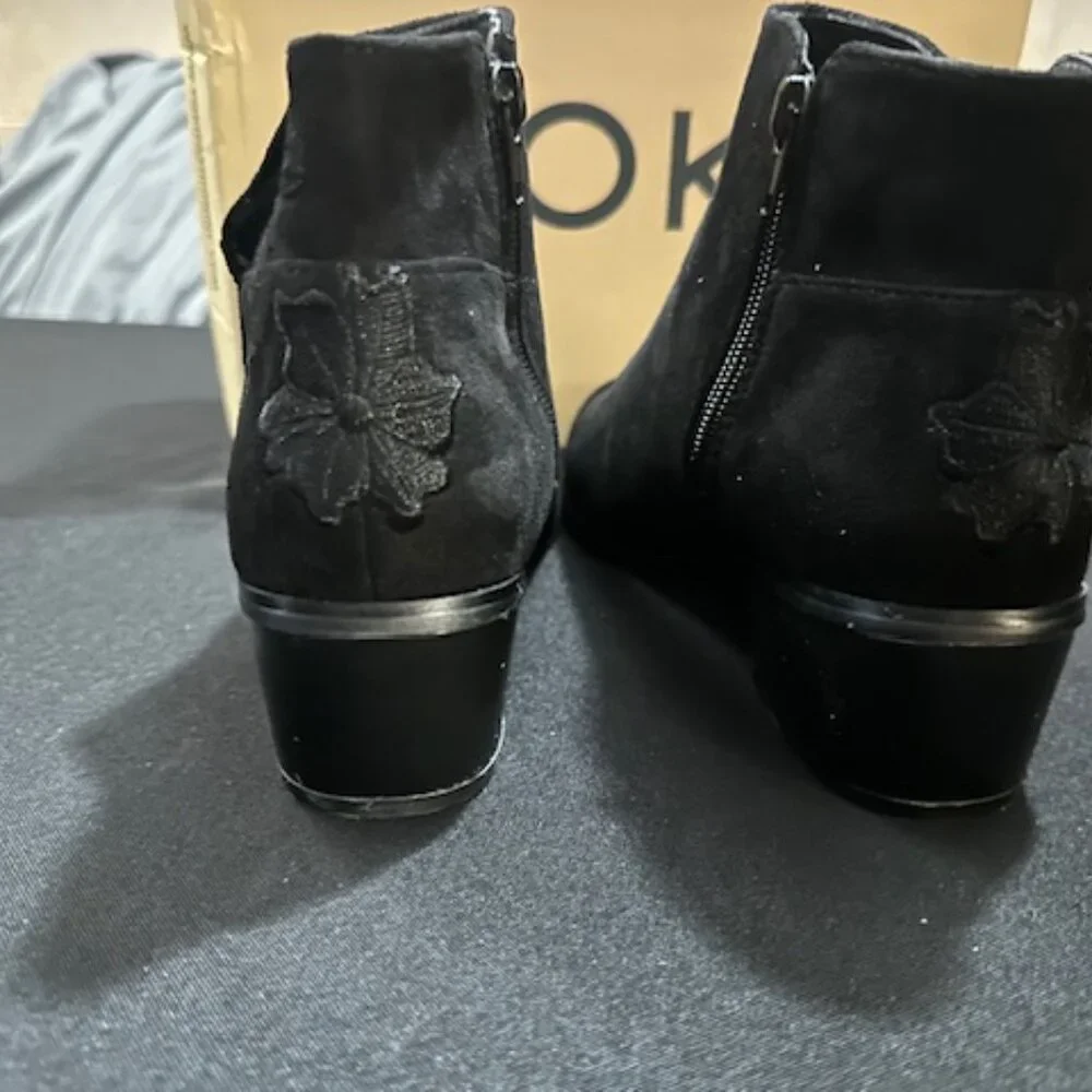 Black Embroidery Block Heel Bootie   7914 - Picture 4 of 9